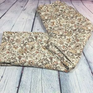 White Stag Stretch Floral Capris/Crop Size 12